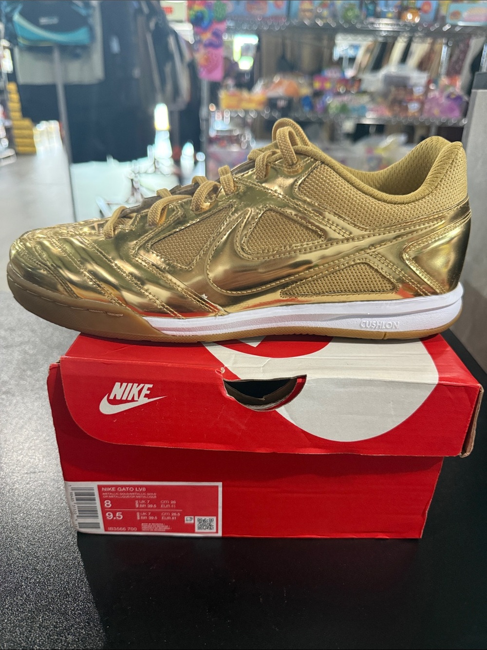 Nike Gato LV8 Gold Metallic Indoor Soccer Shoe Sz 8 Men’s/9.5 Women’s